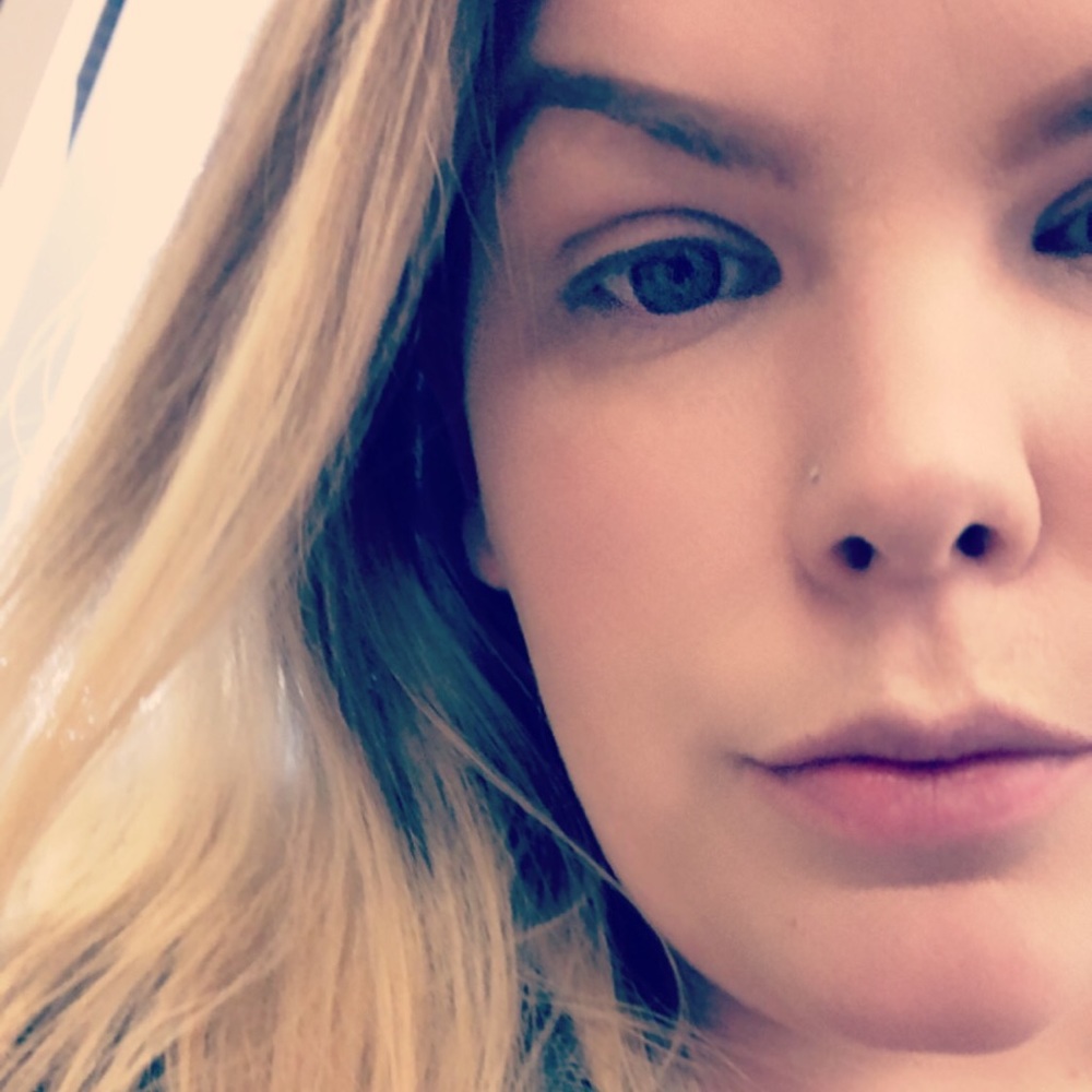 Meet your Posher, Hilary